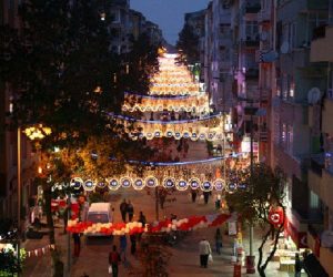 CADDE IŞIK SÜSLEMESİ.